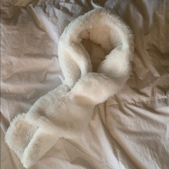 Soft Scarf - Picture 2 of 2